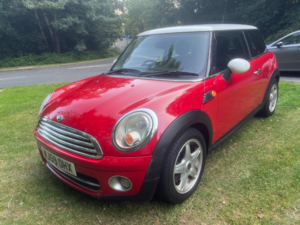 2009 MINI Hatch 1.6 Cooper D Hatch in Red — image 4