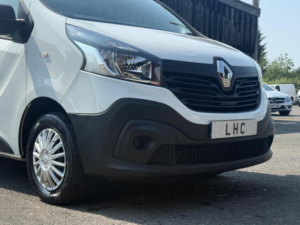 2019 Renault Trafic 1.6 Dci 29 Business+ Lwb Standard Roof Euro 6 5dr in White — image 4