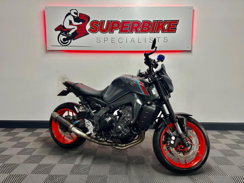 2021 Yamaha Mt-09 900 Hyper-Naked Euro 5 in Grey — image 1