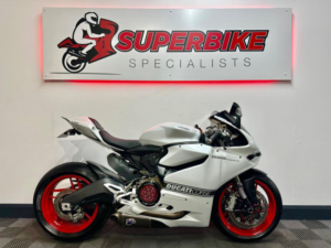 2014 Ducati 899 Panigale 899 in White — image 2