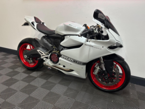 2014 Ducati 899 Panigale 899 in White — image 3