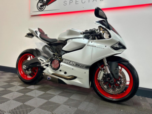 2014 Ducati 899 Panigale 899 in White — image 4
