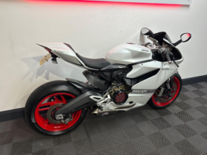 2014 Ducati 899 Panigale 899 in White — image 5