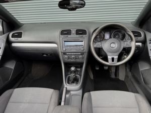 2014 Volkswagen Golf 1.6 Tdi Bluemotion Tech Se in White — image 5