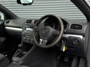 2014 Volkswagen Golf 1.6 Tdi Bluemotion Tech Se in White — image 6