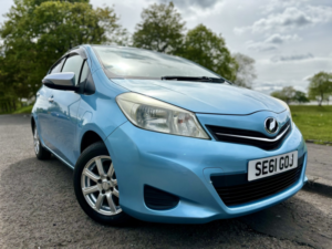 2012 Toyota Yaris 1.33 Dual Vvt-I T Spirit Hatchback 5dr Petrol Multidrive S Euro 5 (101 Ps) in Blue — image 5