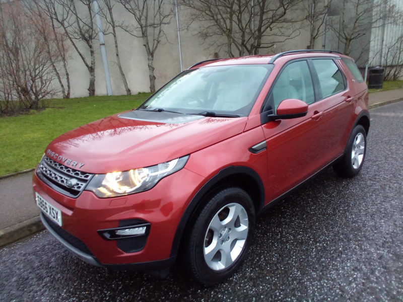 2016 Land Rover Discovery Sport 2.0 Td4 Se Tech 4WD in Red — image 1