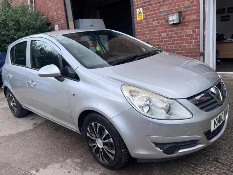 2010 Vauxhall Corsa 1.2i Ecoflex 16v Exclusiv Easytronic 5dr in Silver — image 1
