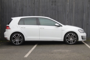 2015 Volkswagen Golf 2.0 Tdi Bluemotion Tech Gtd in White — image 6