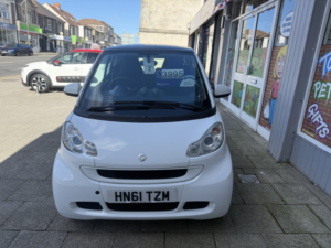 2011 Smart Fortwo 1.0 Mhd Passion in White — image 2