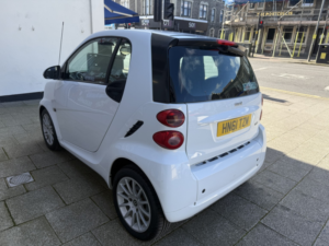 2011 Smart Fortwo 1.0 Mhd Passion in White — image 4