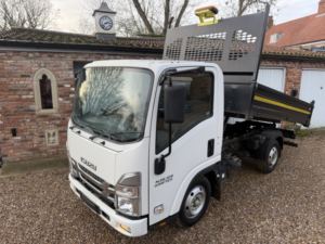 2023 Isuzu Grafter 1.9 D N35 Green Tipper Van in White — image 2