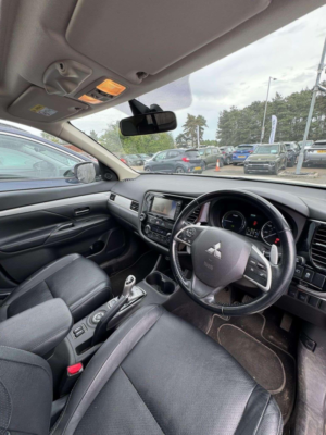 2015 Mitsubishi Outlander 2.0h 12kwh Gx4h CVT 4WD Euro 5 (s/s) 5dr in White — image 6
