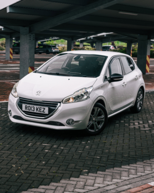 2014 Peugeot 208 1.2 Vti Allure Hatchback 5dr Petrol Manual Euro 5 (82 Ps) in White — image 4