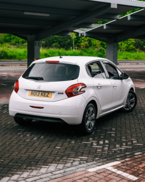 2014 Peugeot 208 1.2 Vti Allure Hatchback 5dr Petrol Manual Euro 5 (82 Ps) in White — image 6