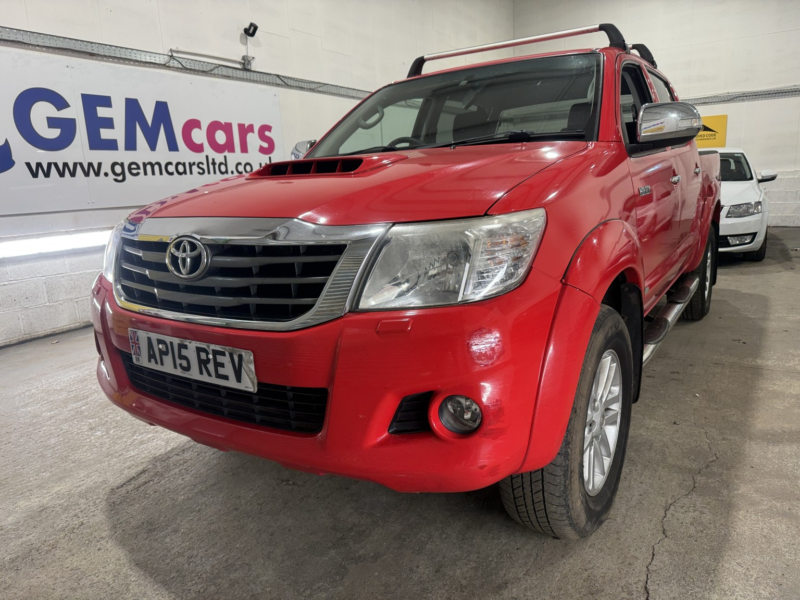 2015 Toyota Hilux 3.0 D-4d Invincible in Red — image 1