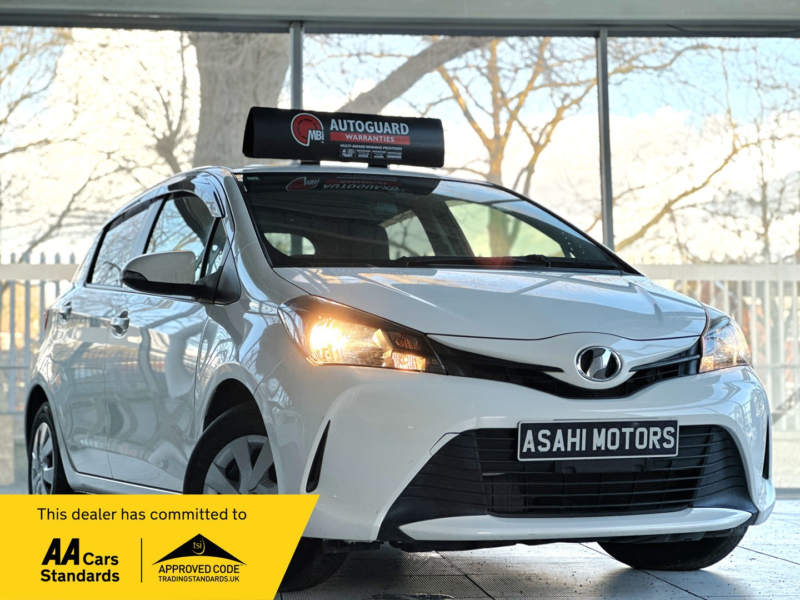 2016 Toyota Yaris 1.3 Dual Vvt-I Design in White — image 1