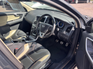2011 Volvo Xc60 2.0 D3 Drive R-Design Euro 5 (s/s) 5dr in Grey — image 3