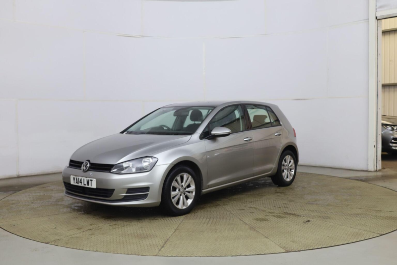 2014 Volkswagen Golf 1.6 Tdi Bluemotion Tech Se Euro 5 (s/s) 5dr in Silver — image 1
