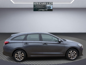 2020 Hyundai I30 1.6 I30 Tr Se Nav 1.6 D My20.5 in Grey — image 4