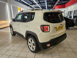 2017 Jeep Renegade 2.0 Renegade 2.0 Multijet Ii 140hp 4WD Auto Low Limit in White — image 6
