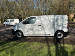2023 Peugeot Expert Professional L1 in Pink/purple — image 6