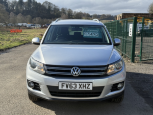 2013 Volkswagen Tiguan 2.0 Tdi Bluemotion Tech Se SUV 5dr Diesel DSG 4WD Euro 5 (s/s) (140 Ps) in Multicolour — image 2