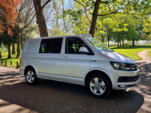 2018 Volkswagen Transporter 2.0 Tdi T32 Bluemotion Tech Highline Kombi Fwd Swb Euro 6 (s/s) 5dr in Silver — image 3