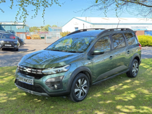 2025 Dacia Jogger 1.0 Tce Expression MPV 5dr Petrol Manual Euro 6 (s/s) (110 Ps) in Green — image 4