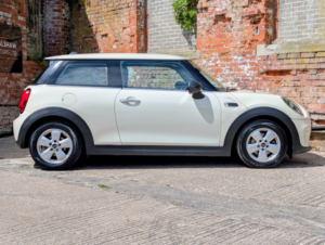 2018 MINI Hatch 1.5 3-Door Hatch One in White — image 5