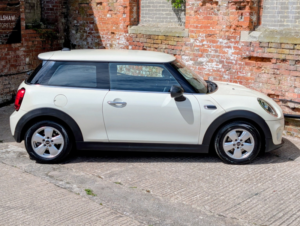 2018 MINI Hatch 1.5 3-Door Hatch One in White — image 6