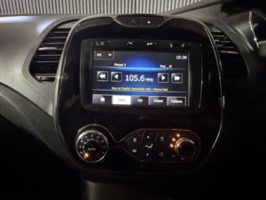 2014 Renault Captur 1.5 Dynamique S Medianav Dci 90 Stop & Start in White — image 4