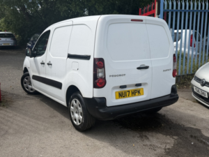 2017 Peugeot Partner 1.6 Bluehdi 854 Professional in White — image 2