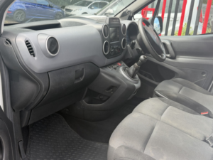 2017 Peugeot Partner 1.6 Bluehdi 854 Professional in White — image 3