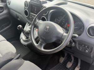 2017 Peugeot Partner 1.6 Bluehdi 854 Professional in White — image 5