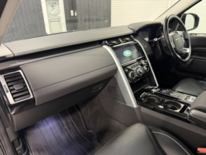 2018 Land Rover Discovery 3.0 Td V6 Hse in Black — image 5