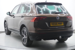 2017 Volkswagen Tiguan 2.0 Tdi Bluemotion Tech Se Navigation 4motion Euro 6 (s/s) 5dr in Brown — image 6