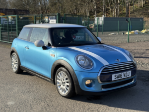 2016 MINI Hatch 1.5 Cooper 3-Door Hatch in Blue — image 3