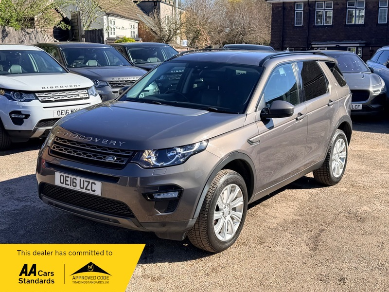 2016 Land Rover Discovery Sport Td4 Se Tech in Grey — image 1