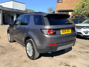 2016 Land Rover Discovery Sport Td4 Se Tech in Grey — image 6