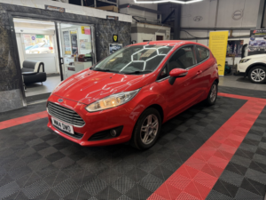 2014 Ford Fiesta 1.3 Zetec in Red — image 4