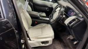 2019 Land Rover Discovery 2.0 Sd4 Hse Luxury Auto 4WD Euro 6 (s/s) 5dr in Black — image 4