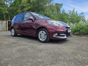 2013 Renault Scenic 1.5 Dci Dynamique Tomtom in Red — image 2