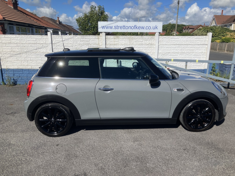 2015 MINI Hatch 1.5 Cooper 3-Door Hatch in Grey — image 1