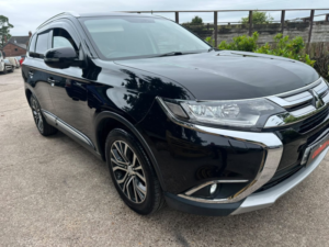 2018 Mitsubishi Outlander 2.2 Di-D 4 in Black — image 4