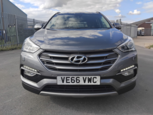 2017 Hyundai Santa Fe 2.2 Santa Fe 7-St 2.2 Prm Se Bd A/t My16 in Silver — image 3