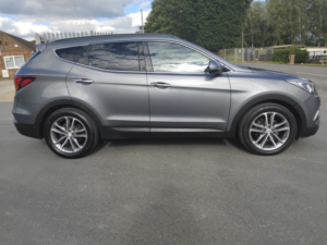 2017 Hyundai Santa Fe 2.2 Santa Fe 7-St 2.2 Prm Se Bd A/t My16 in Silver — image 4