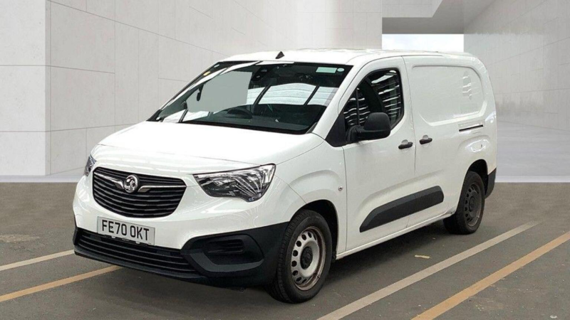 2021 Vauxhall Combo 1.5 Turbo D 2300 Edition Crew Van L2 Euro 6 (s/s) 4dr in White — image 1
