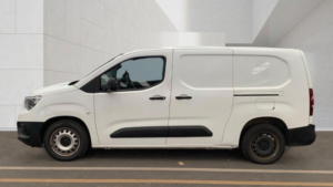 2021 Vauxhall Combo 1.5 Turbo D 2300 Edition Crew Van L2 Euro 6 (s/s) 4dr in White — image 2
