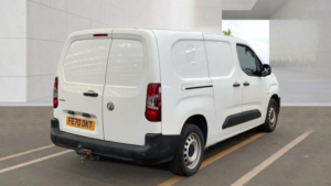 2021 Vauxhall Combo 1.5 Turbo D 2300 Edition Crew Van L2 Euro 6 (s/s) 4dr in White — image 6